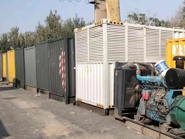 张家港200KW柴油发电机机组每小时油耗是多少?